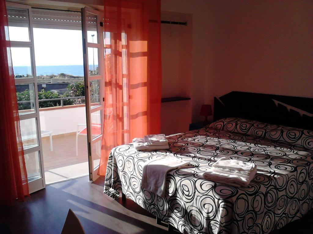 Idria B&B Barcellona-Pozzo di Gotto Exteriör bild
